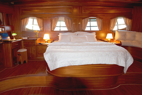La Master Suite del Queen of Karia es la más grande y exclusiva y se ubica en la Popa del buque LUXURY YACHTS MEDITERRANEAN